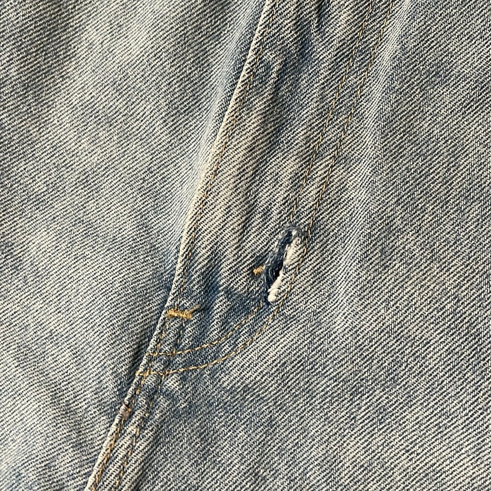 Levis SilverTab Mom Short | Size 32 - Picture 9 of 13